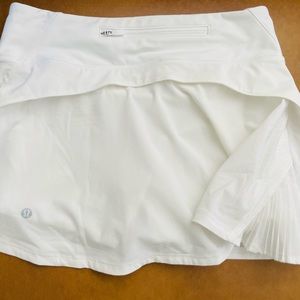 Lululemon Play Off The Pleats Skirt Size 4 White
